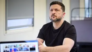 Президент Украины заявил, что ограничения интернета и блокировки мессенджеров в России служат подготовкой к возможной всеобщей мобилизации и новому наступлению, а также допустил риск параллельной операции против одной из стран Балтии для проверки реакции НАТО.
