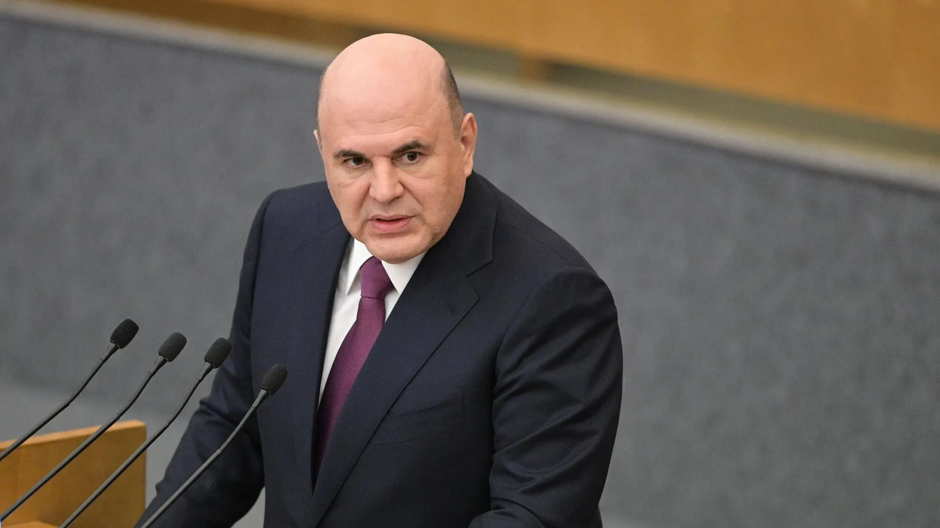 Ассоциация участников электронной торговли поддержала идею поэтапного введения НДС на импортные товары, предупредив, что резкое ужесточение налогообложения может увести покупателей с маркетплейсов в серые каналы и ударить по выручке российских продавцов.