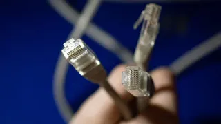 Крупные разработчики софта предлагают властям выработать новую, более взвешенную политику блокировок, предупреждая о рисках для инфраструктуры Рунета и работы специалистов из‑за ограничений VPN и ошибочных срабатываний систем фильтрации трафика.