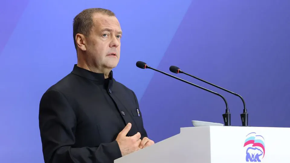 Заместитель председателя Совета безопасности Дмитрий Медведев предупредил о реальной возможности ядерной катастрофы и заявил о необходимости готовности. Заявления прозвучали на фоне истечения СНВ‑III и разногласий с США по контролю над вооружениями.