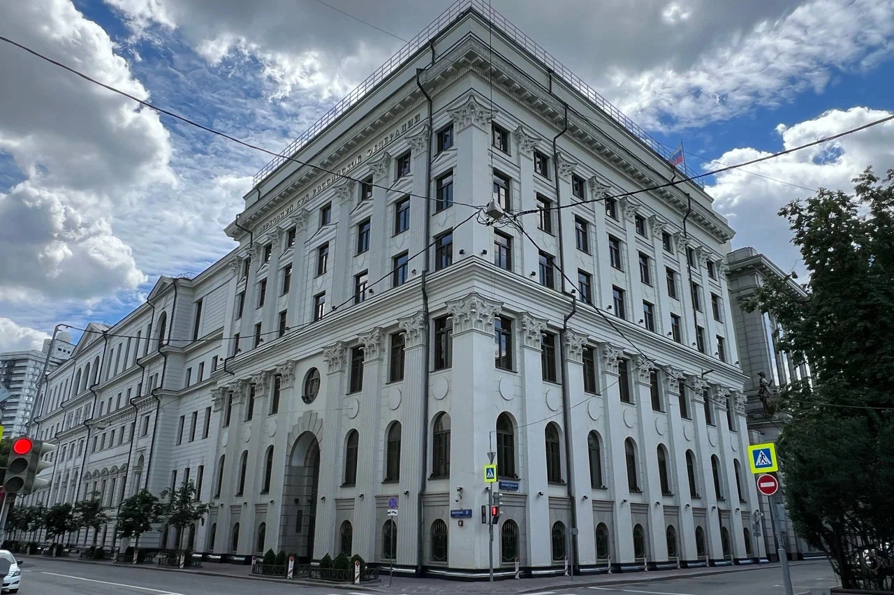 Судебный департамент при Верховном суде убрал с сайта многолетнюю судебную статистику и не опубликовал данные за 2025 год, как предусмотрено регламентом. Ранее схожим образом ограничивался доступ к сведениям о смертности заключённых и коррупционных преступлениях силовиков и чиновников.