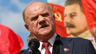 Лидер КПРФ Геннадий Зюганов на заседании Госдумы заявил, что Россия может столкнуться с ситуацией, похожей на 1917 год, если срочно не принять экономические меры. Он отметил, что блогер Виктория Боня в своем обращении к президенту затронула те же болезненные темы, о которых коммунисты давно говорят в парламенте.