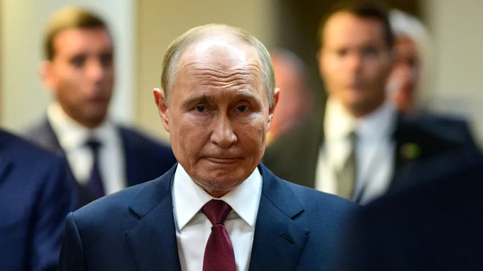 По данным американского Института изучения войны, в апреле РФ зафиксированы чистые территориальные потери; темпы наступления снизились, на это влияют контратаки, дроны, проблемы связи и погодные условия.