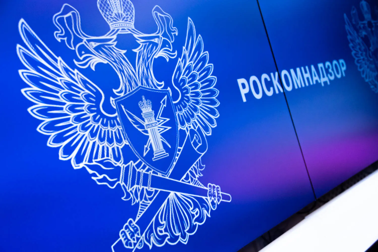 С декабря 2025 года в суды направлено не менее восьми административных дел по статье 13.11 КоАП — в большинстве случаев поводом стало хранение персональных данных россиян на серверах за границей.
