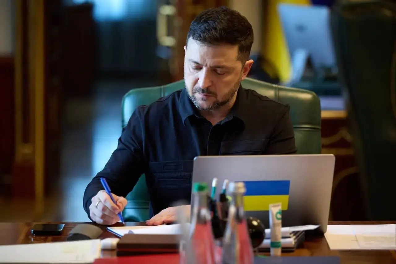 Президент Украины заявил, что ВСУ начнут режим тишины с 00:00 в ночь с 5 на 6 мая и будут действовать зеркально; Киев не получал официального обращения от Москвы о перемирии на 8–9 мая.