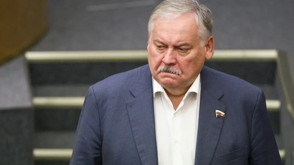 Первый зампред комитета Госдумы Константин Затулин заявил, что Латвия и Эстония нарушили обещания при обретении независимости, а в российском парламенте обсуждается законопроект, разрешающий применение войск за рубежом для защиты россиян.