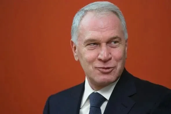Президент присвоил Ковальчуку орден III степени за вклад в социальные проекты, сохранение культурно‑исторических ценностей и благотворительную деятельность.