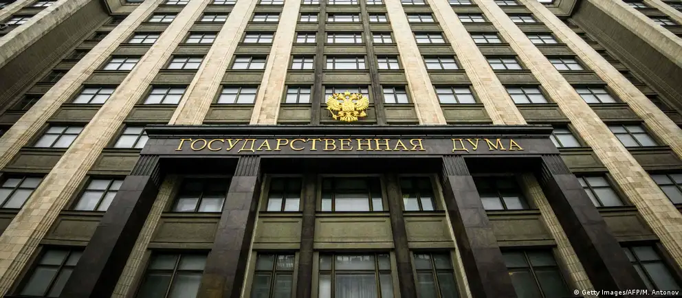 Парламент принял пакет поправок, корректирующих механизм демпфера, правила биржевых продаж и вводящих компенсации для импортного дизеля. Власти рассчитывают на быстрое увеличение поставок и снижение цен.