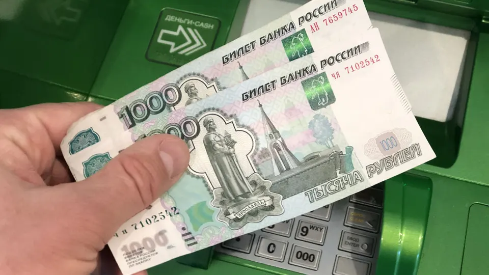 Регуляторы призывают устанавливать лимиты на снятие наличных и онлайн-переводы, чтобы снизить риски хищения. Учитывается рост оттока средств из банков и необходимость усиленной онлайн-безопасности.