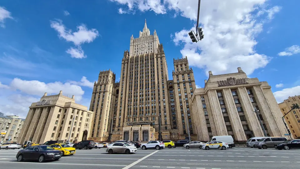 Москва заявляет: любые заморозки войны без устранения корневых причин недопустимы; дипломатическое урегулирование возможно только при политической воле и наличии единого курса сторон.
