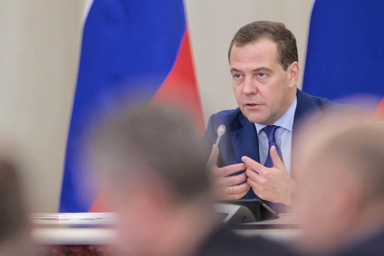Глава партии "Единая Россия" заявил, что прекращение или пауза СВО не остановят идеологическую борьбу; он указал, что проблемы воспитания общества существуют как у оппонентов, так и внутри страны.