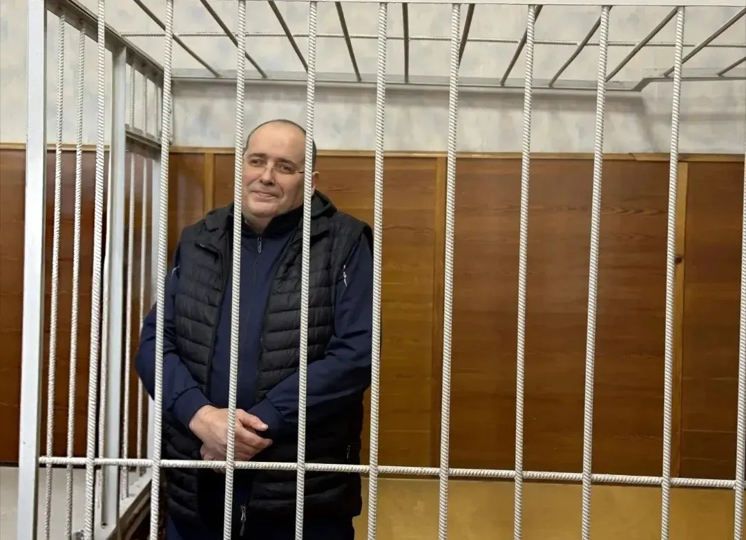 Экс-чиновник получил 14 лет колонии строгого режима и штраф почти 17 млн рублей за крупные взятки. Общая сумма переданных взяток — 4,41 млн рублей.