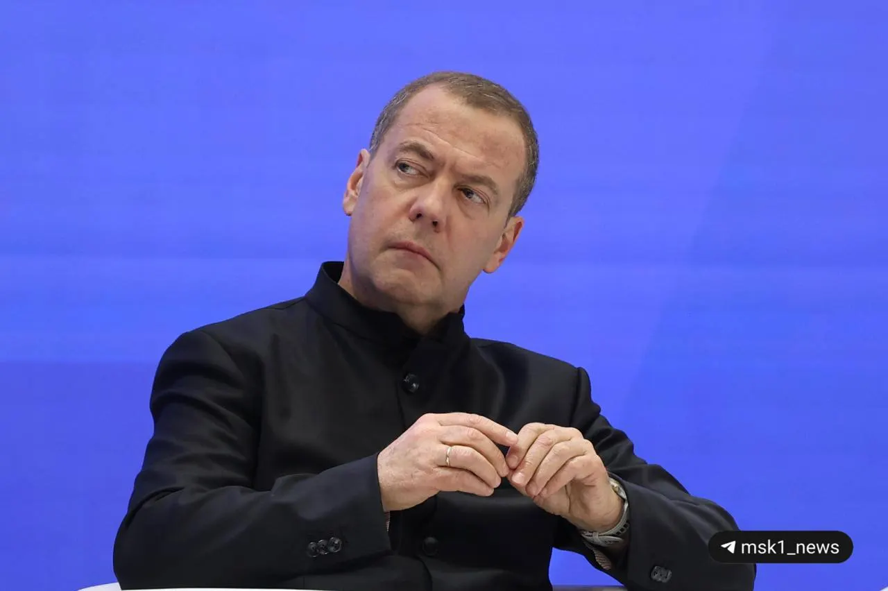 Медведев опроверг планы призыва и назвал распространение слухов провокацией.