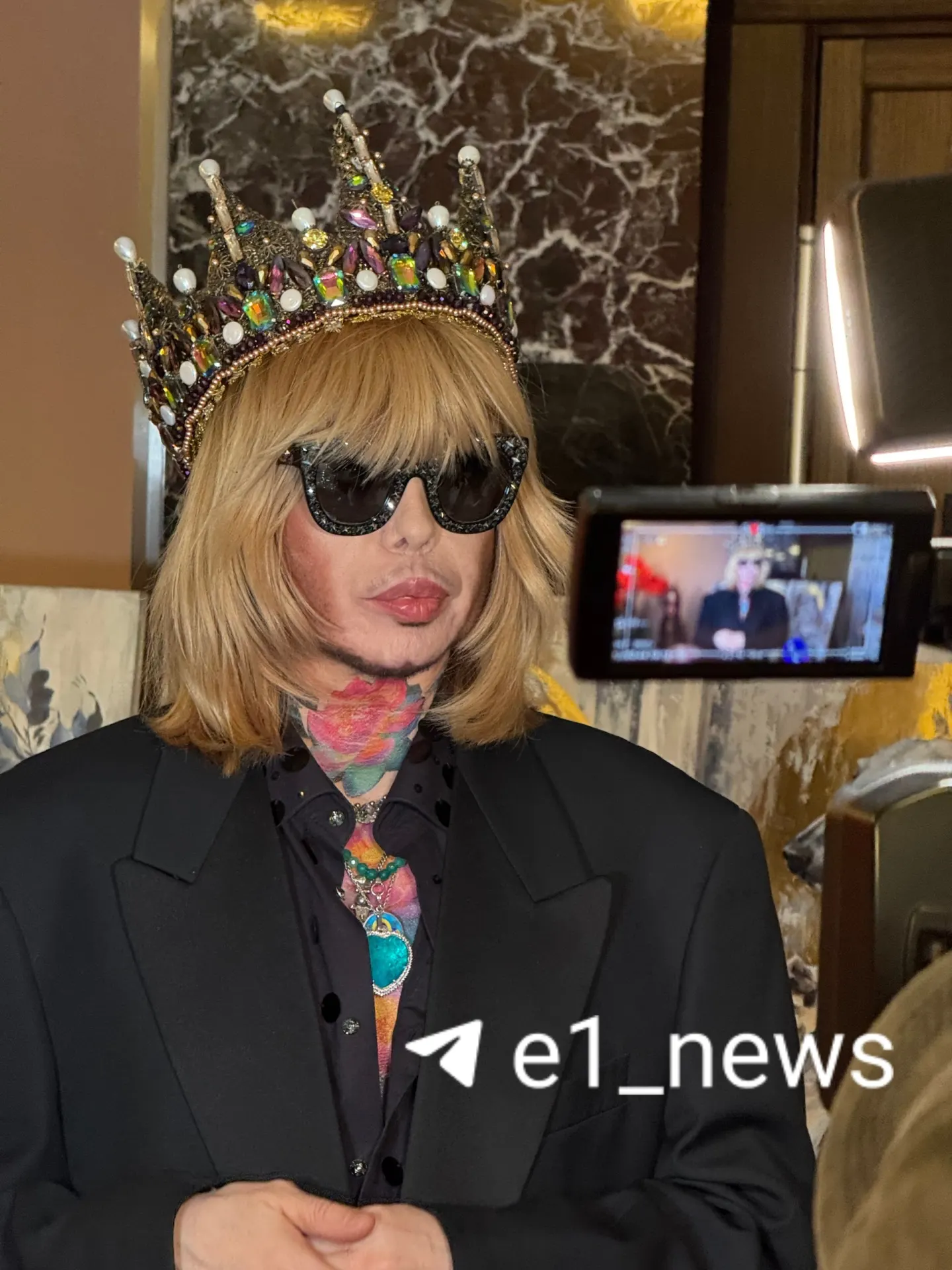На фестивале моды участники со всей страны собрались в культурном центре Урал; более 25 дизайнеров и свыше 350 участников приняли участие, а главной звездой стал Сергей Зверев.