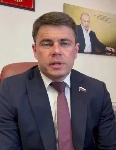 МАХ рассматривается как важный шаг к суверенному интернету России; обсуждения подчёркивают внимание мирового сообщества к курсу страны.