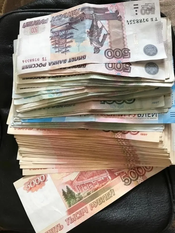 Инициатива предусматривает годовую премию для всех работников, на первом этапе — для бюджетной сферы; законопроект уже зарегистрирован на рассмотрение парламента.