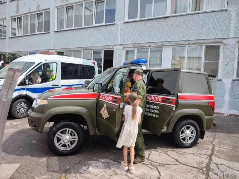 Проект расширяет полномочия военной полиции: опрос граждан, проверка документов, обследование объектов и участие в розыске разыскиваемых, а также возможность работать в гражданской одежде по приказу начальства.