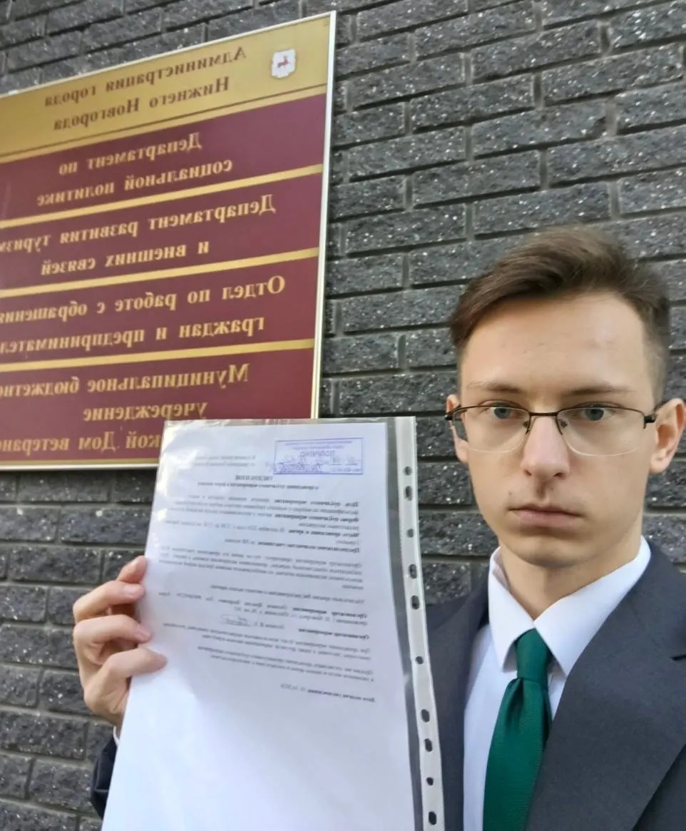 Активист подал уведомление о митинге на площади Горького 18 октября с 12:00 до 15:00; ожидается участие около 500 человек, участники намерены использовать российские триколоры и символику.