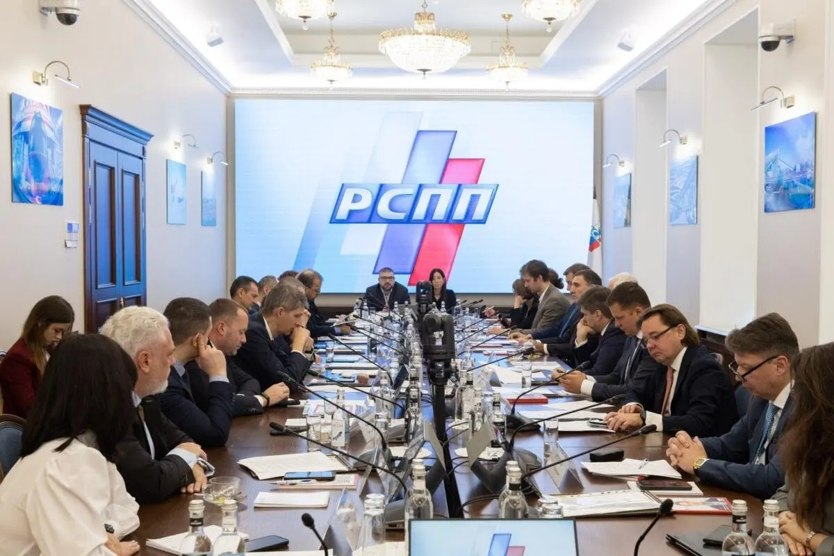 Российский союз промышленников и предпринимателей выступил против предлагаемого налога на сверхдоходы и критически оценивает его расчеты и влияние на инвестиции и экономику.