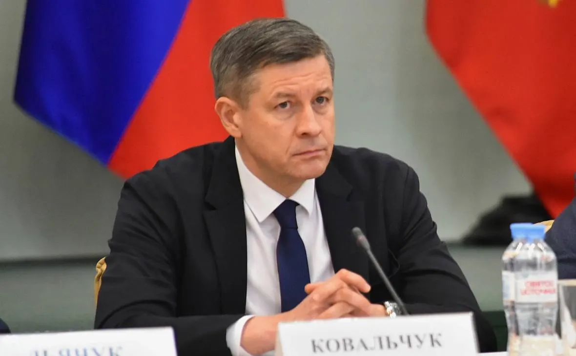 И.о. губернатора Брянской области Егор Ковальчук подписал указ об отставке регионального правительства. Новый состав кабинета пока не представлен. 13 мая Вячеслав Гладков и Александр Богомаз покинули посты губернаторов Белгородской и Брянской областей.
