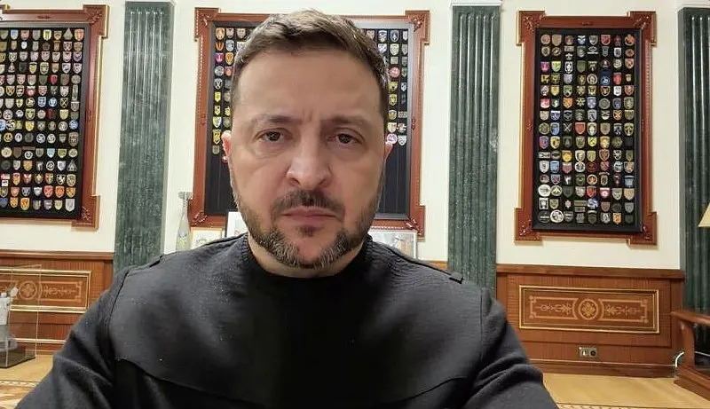 Президент Украины заявил, что разведданные, включая информацию от США и европейских партнёров, указывают на подготовку Россией комбинированного удара с применением «Орешника». Граждан просят учитывать сигналы тревоги и пользоваться укрытиями.