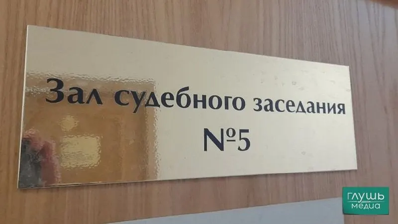 Верховный суд РФ предложил смягчить требования к квалификации секретарей судебных заседаний: работать в этих должностях смогут не только юристы с высшим образованием, но и студенты юридических факультетов.