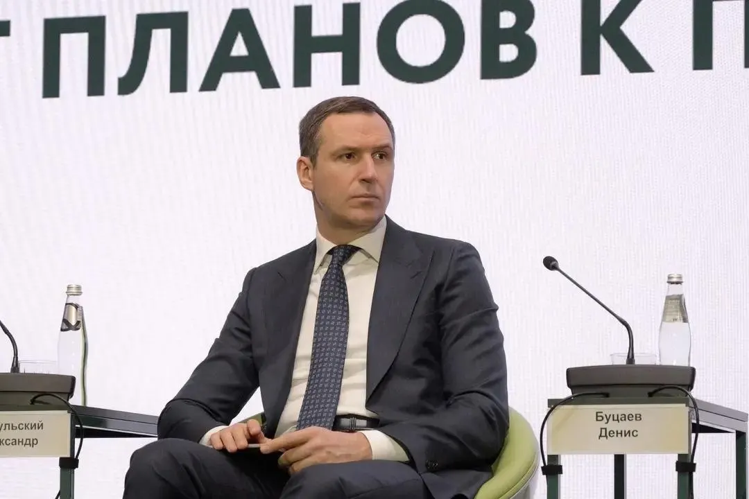 Бывшего заместителя министра разыскивают по делу о хищении средств Российского экологического оператора. По версии следствия, он может находиться в США; мусорная реформа, на которую потрачены миллиарды, признана проваленной.