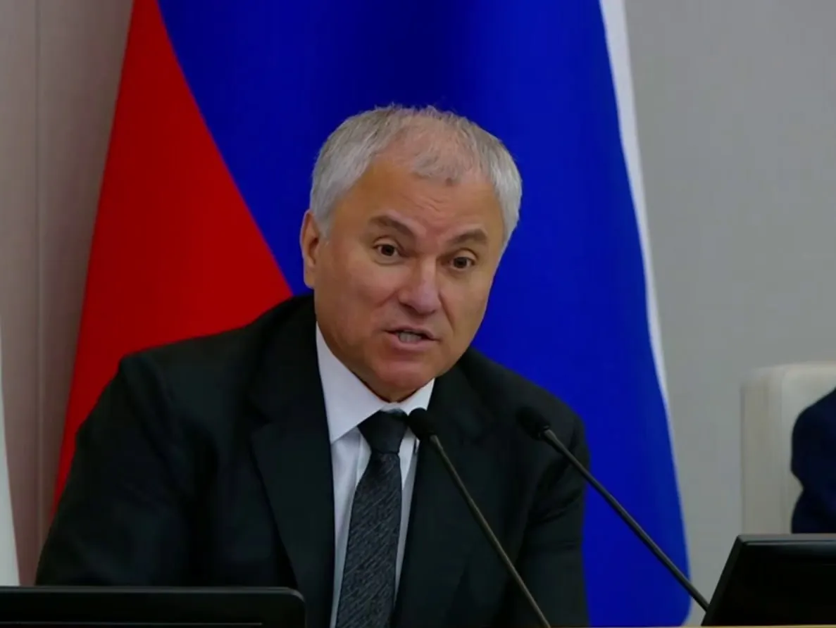 Депутаты приняли во втором чтении законопроект, который официально добавляет мероприятия по противодействию фальсификации истории и предупреждению уклонения от службы в защиту Отечества.