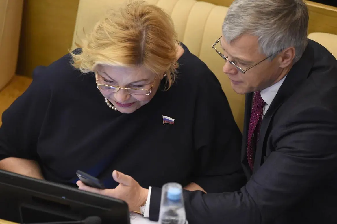 Два депутата, в том числе представитель Челябинской области Валерий Гартунг, оказались единственными голосовавшими против обращения Госдумы по удару в Старобельске. Спикер назвал это «техническим сбоем» и публично потребовал разобраться.