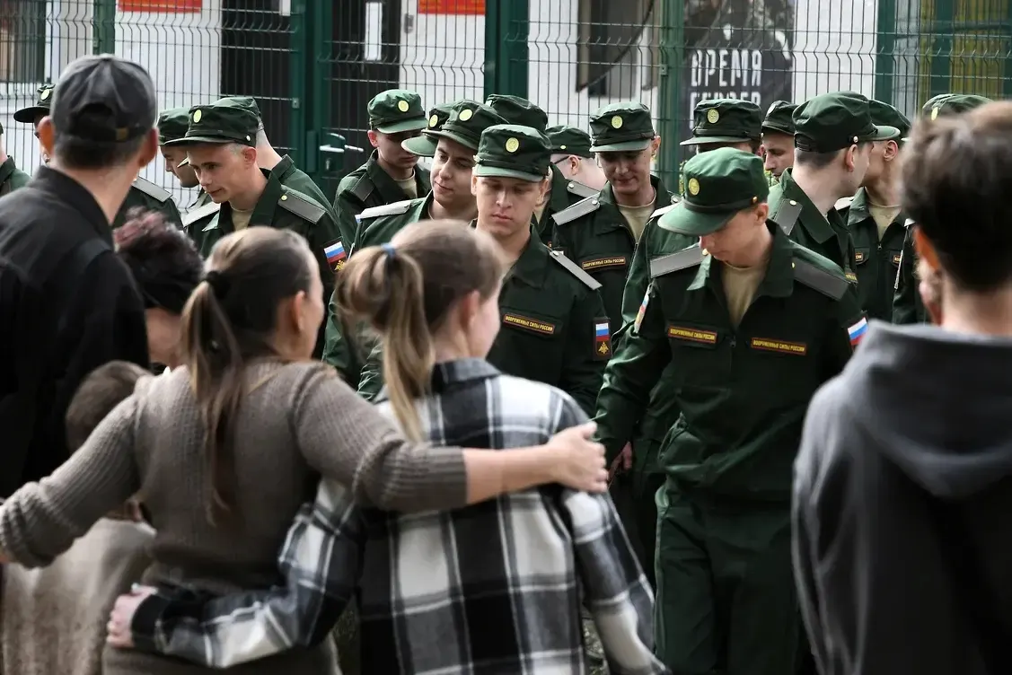 Группа женщин подала первые иски в суды, требуя отменить поправки, которые лишают выплат тех, у кого не было общего несовершеннолетнего ребёнка с погибшим партнёром.