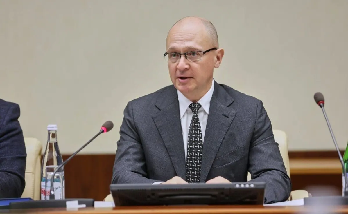 Соперничество между политическим блоком администрации и силовыми структурами усиливается из‑за разницы подходов к управлению обществом, безопасности и ограничению интернета — это отражается в отставках, госпитализациях и усилении мер охраны вокруг президента.