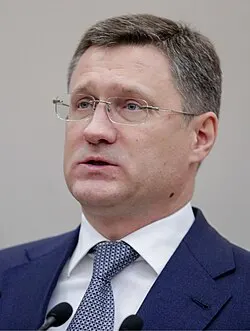 Правительство готовит изменения в законодательство и принимает оперативные меры — в том числе рассматривает запрет на экспорт дизеля и сокращение сроков ремонтов НПЗ — чтобы обеспечить дополнительные поставки топлива в летний сезон.