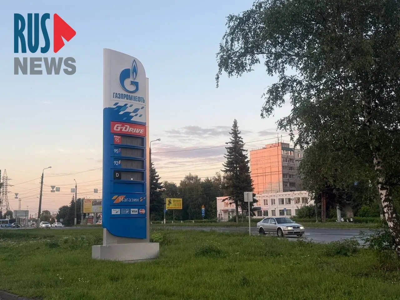 Большинство АЗС в регионе закрыты или работают выборочно; вводят лимит отпуска топлива, автобусы сокращают рейсы, а частые отключения электричества усугубляют проблемы с генераторами и покосом газонов.