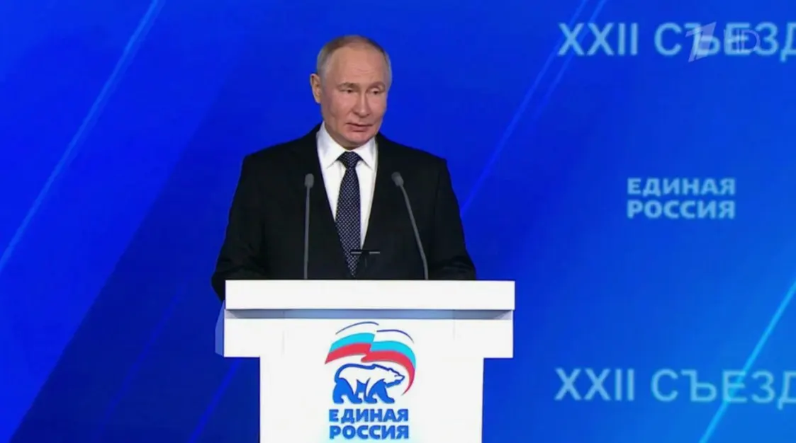 Кремль не исключает появление президента на съезде партии 28 июня — такое выступление может поднять рейтинг «Единой России», которой по данным опросов сейчас около 35,5% поддержки.