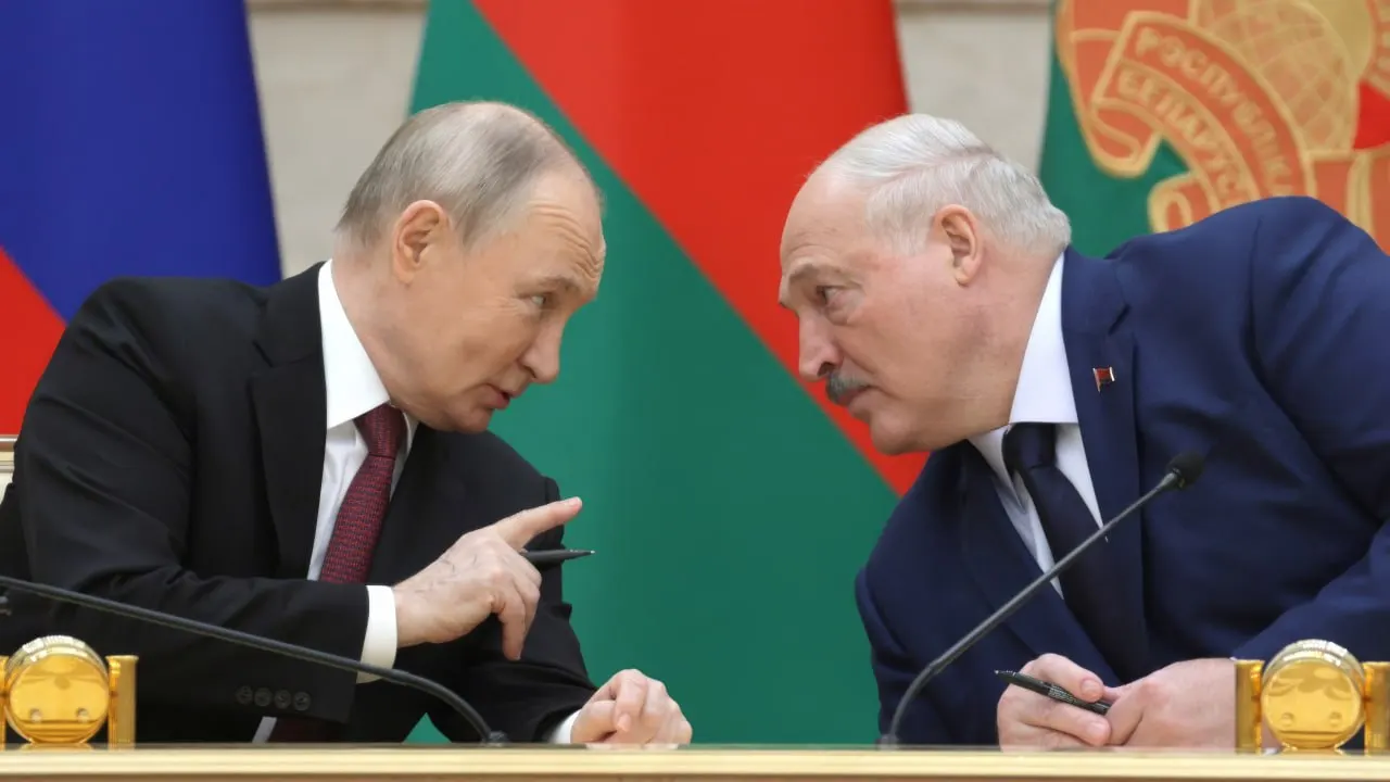 26 июня в резиденции на Валдае прошла негласная встреча президентов России и Белоруссии. Публичных заявлений не последовало — обсуждали региональную безопасность, экономическое сотрудничество и проекты Союзного государства.