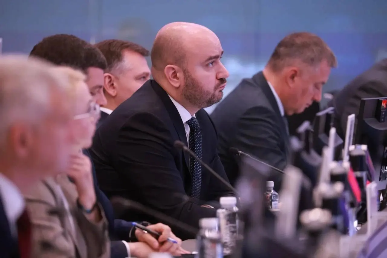 Вячеслав Федорищев принял участие в совещании под руководством вице‑премьера Александра Новака: обсудили поставки бензина и дизеля, меры по стабилизации рынка и мониторинг наличия топлива для агропромышленного комплекса региона.