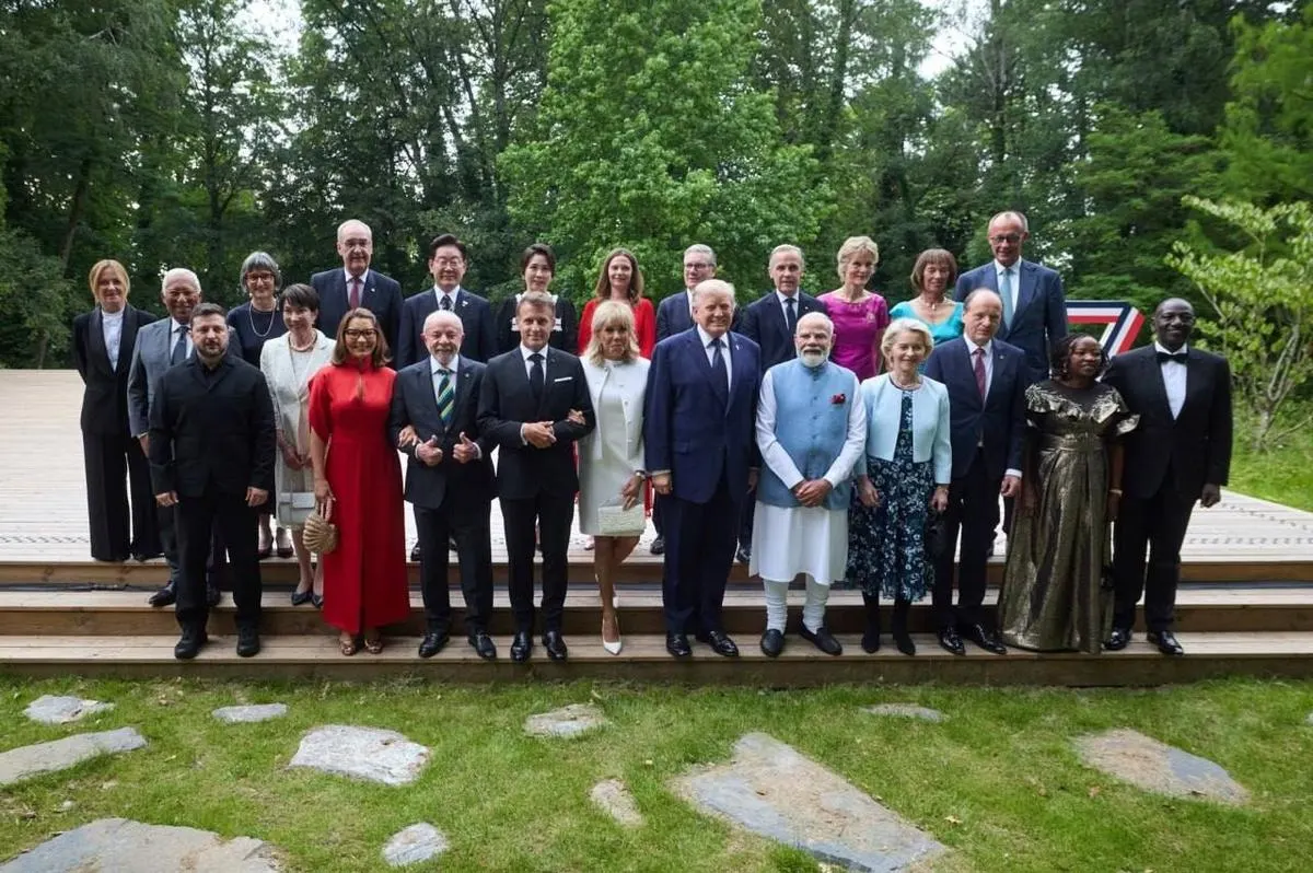 На саммите G7 в Эвиане главы государств одобрили «геополитическую декларацию», где подтвердили единство в поддержке Украины, объявили о расширении военной помощи и лицензий на производство, усилили санкционное давление на Россию и обсудили ситуацию в Ближнем Востоке и Индо‑Тихоокеанском регионе.