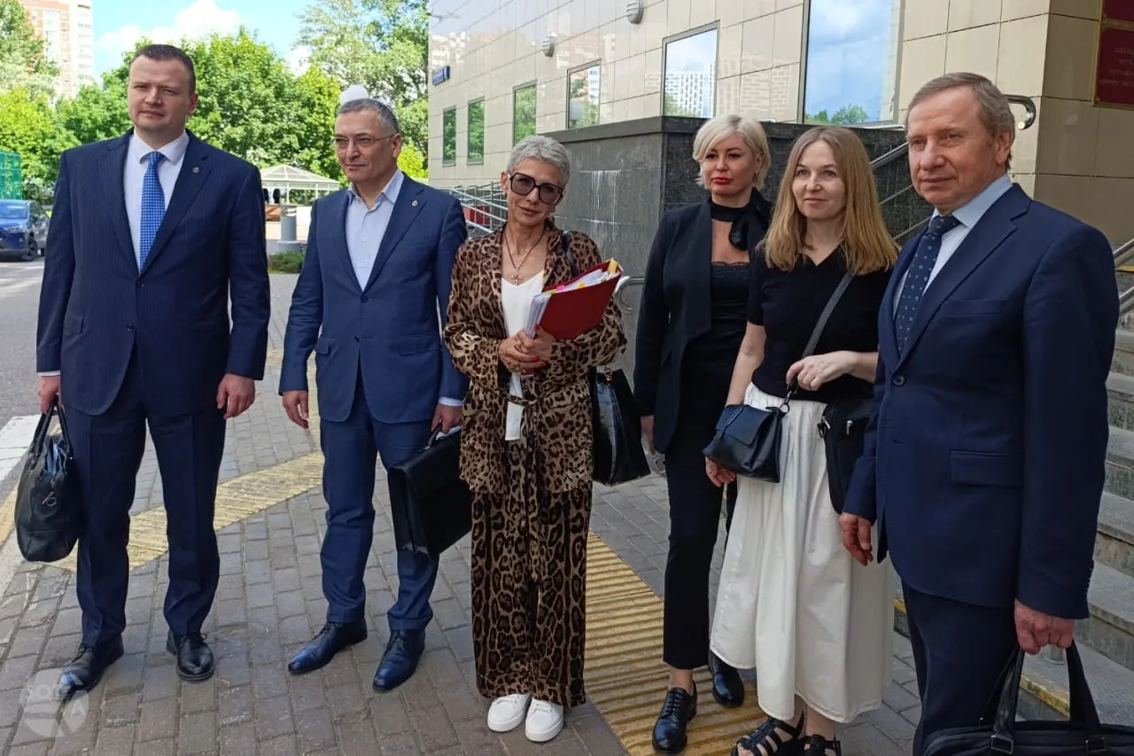 Апелляция оставила в силе решение Хамовнического суда о лишении статусов Алексея Басистова, Дмитрия Проводина и Юлия Тая; защитники утверждают, что процедура нарушает принципы независимости адвокатуры и выходит за рамки полномочий Минюста.