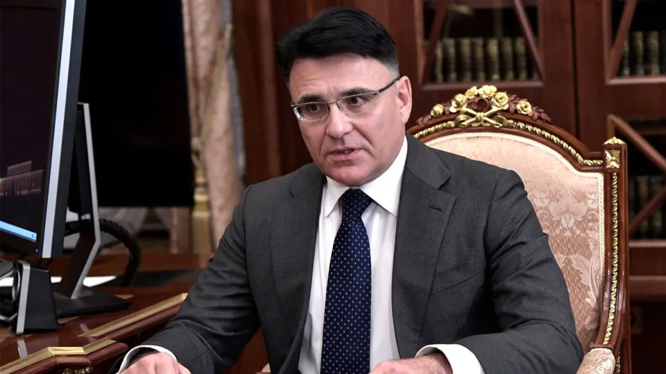 Гендиректор крупного медиахолдинга выступил за введение квот и систему отбора иностранных лент, чтобы освободить экраны для отечественного кинематографа. Ранее предлагали также «входные взносы» и перечисление части сборов на поддержку национального кино. Минкульт получил поручение ускорить решение.