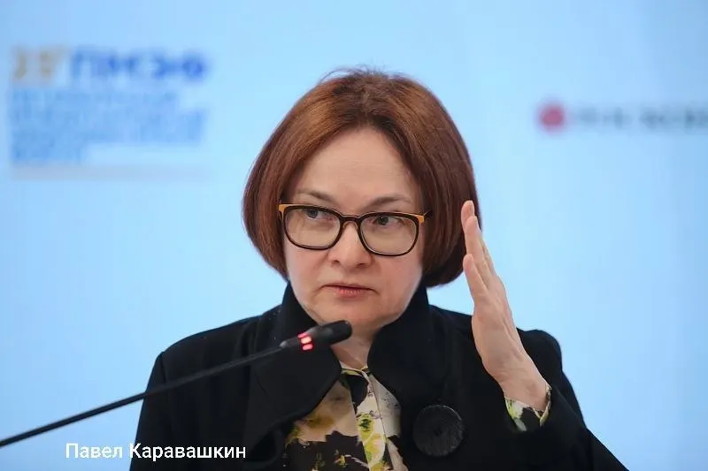 Глава Центробанка откажется от участия в макроэкономической сессии ПМЭФ и 4 июня поедет на похороны советника Алексея Можина, который более 30 лет представлял Россию в МВФ. На сессии выступят другие ключевые экономические руководители.