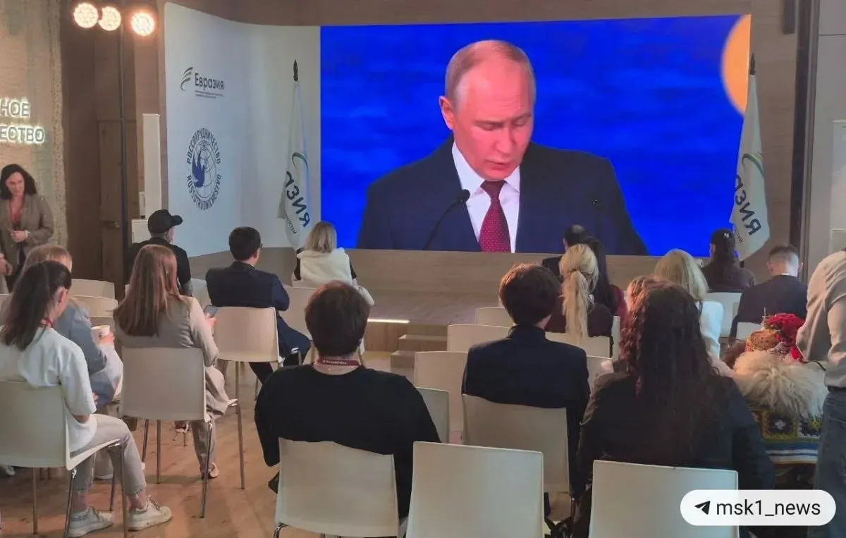 На Петербургском международном экономическом форуме президент обозначил сдвиг в мировой экономике в пользу новых центров роста, усиливающуюся роль БРИКС и отступление западноцентричной торговой модели.