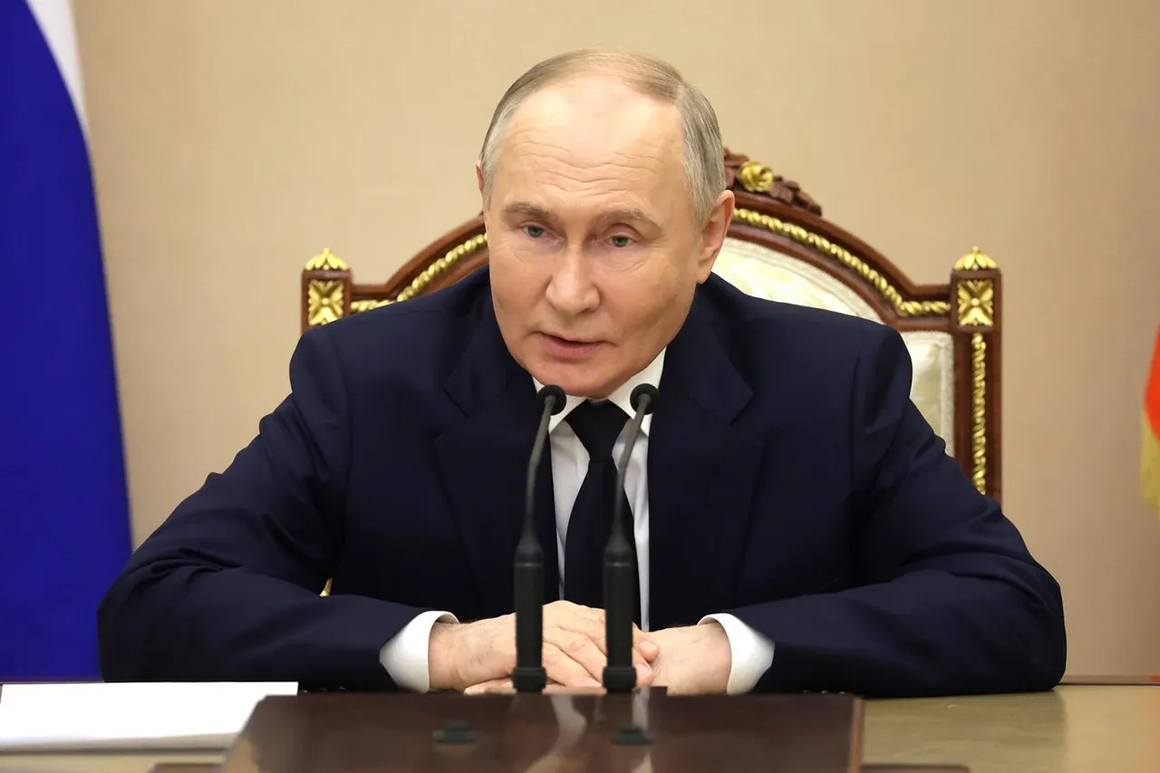 На встрече с руководством судостроительной компании президент потребовал обеспечить непрерывность работ на Балтийском заводе и продолжить реализацию проекта «Лидер».