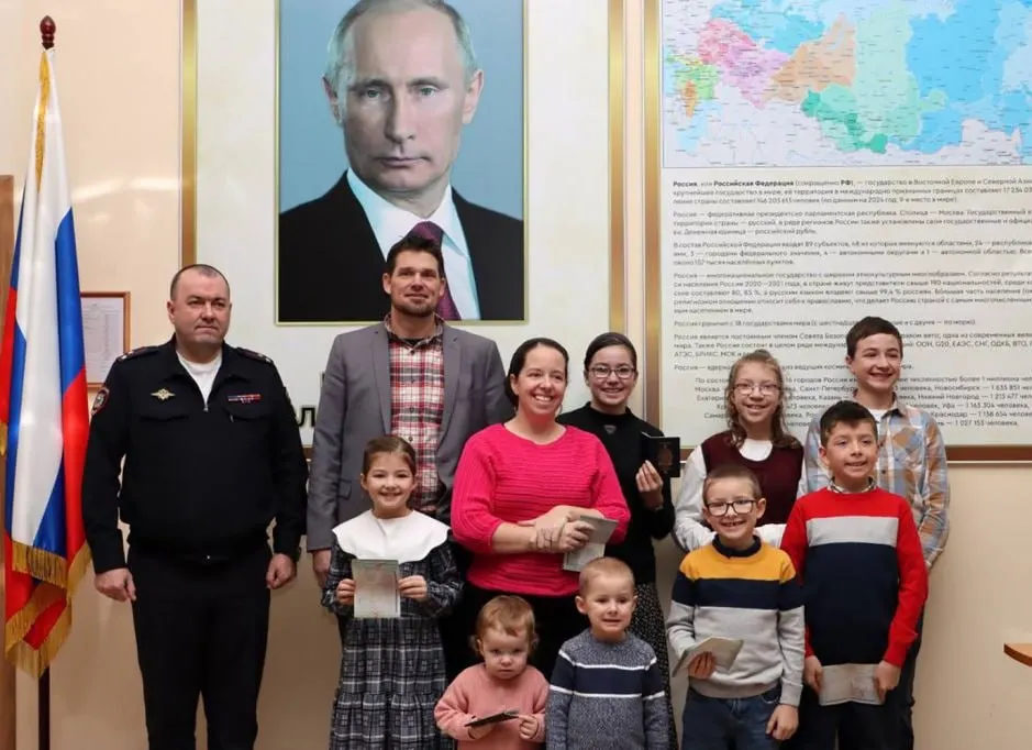 В 2025 году 1 112 иностранцев оформили специальные визы для переезда в Россию по программе для лиц, разделяющих традиционные духовно‑нравственные ценности; лидируют Германия, Франция и США.