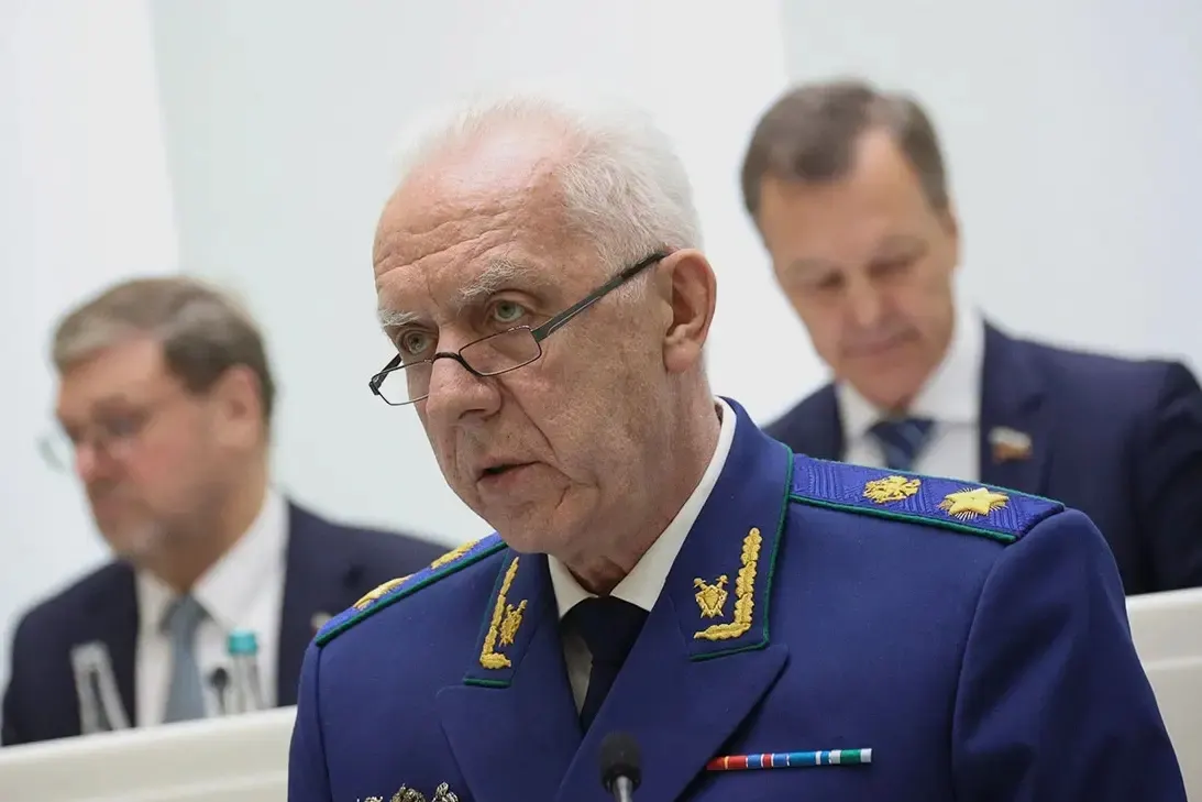 Совет ЕС включил в санкционный список 15 физических лиц и одну организацию, обвиняя их в причастности к преследованию и убийству Алексея Навального. Санкции предусматривают заморозку активов и запрет экономических связей с фигурантами.