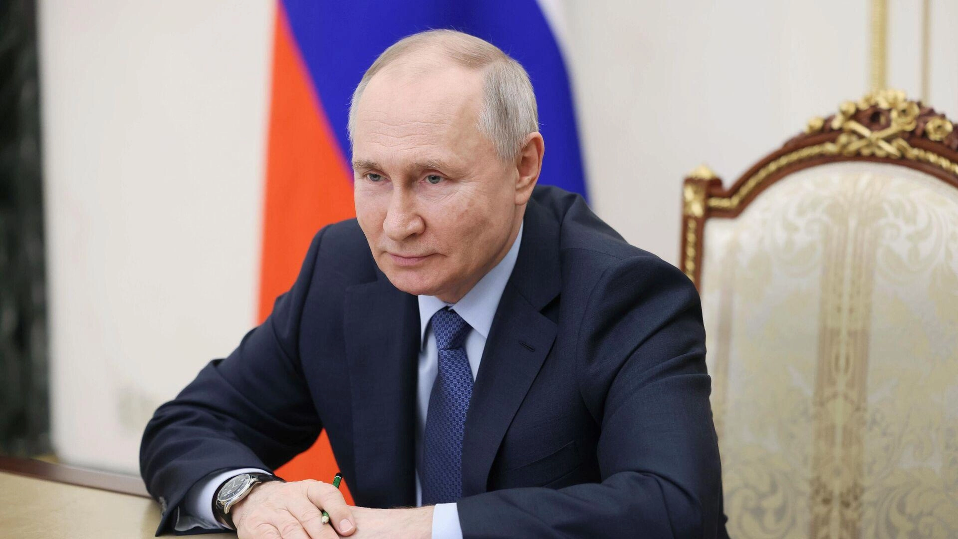 Президент поручил ФСБ и правительству гарантировать доступ к медицинским системам, порталу госуслуг и платёжным сервисам в период ограничений сети; отчёт — до 1 июля.