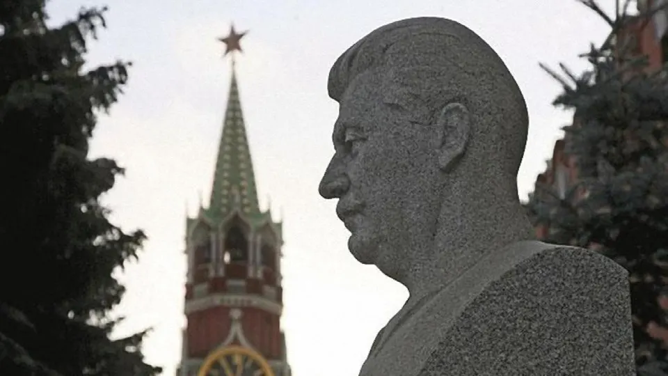 Длительная пауза в публичных появлениях руководителя Центробанка и её пропуск экономического форума породили версии о возможном уходе с поста и перестановках в правительстве. Обсуждаются потенциальные преемники и сдвиг в экономической политике в сторону мобилизационных мер.