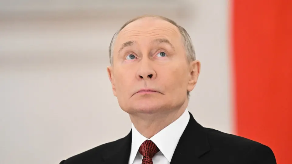 В администрации обсуждают сценарий, при котором новоизбранные депутаты обратятся к президенту с просьбой о масштабной мобилизации; параллельно ведётся подготовка к массовому набору, но окончательное решение пока не принято.