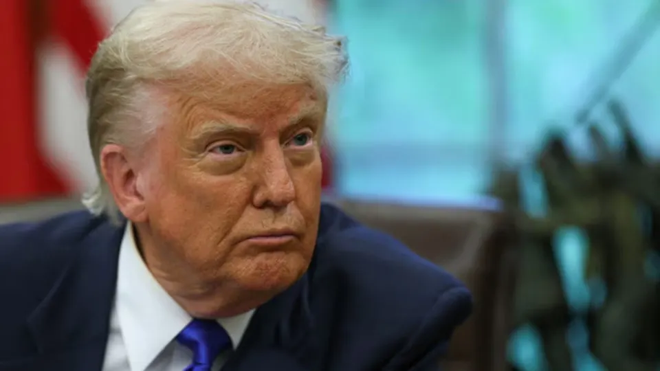 На саммите G7 президент США предложил усилить давление на Россию и помочь Киеву при условии участия европейских союзников в расчистке Ормузского пролива; лидеры обсудили санкции против нефтегазового сектора и расширение поставок ПВО и дальнобойного вооружения.