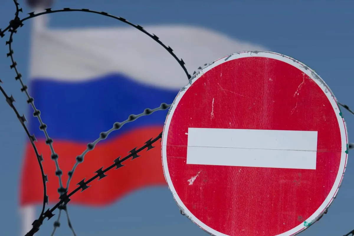 Послы стран ЕС не смогли договориться о 21-м пакете санкций: обсуждения перенесены на 22 июля, часть ключевых вопросов — компенсации австрийскому банку и торговые ограничения на СПГ — остаются нерешёнными.