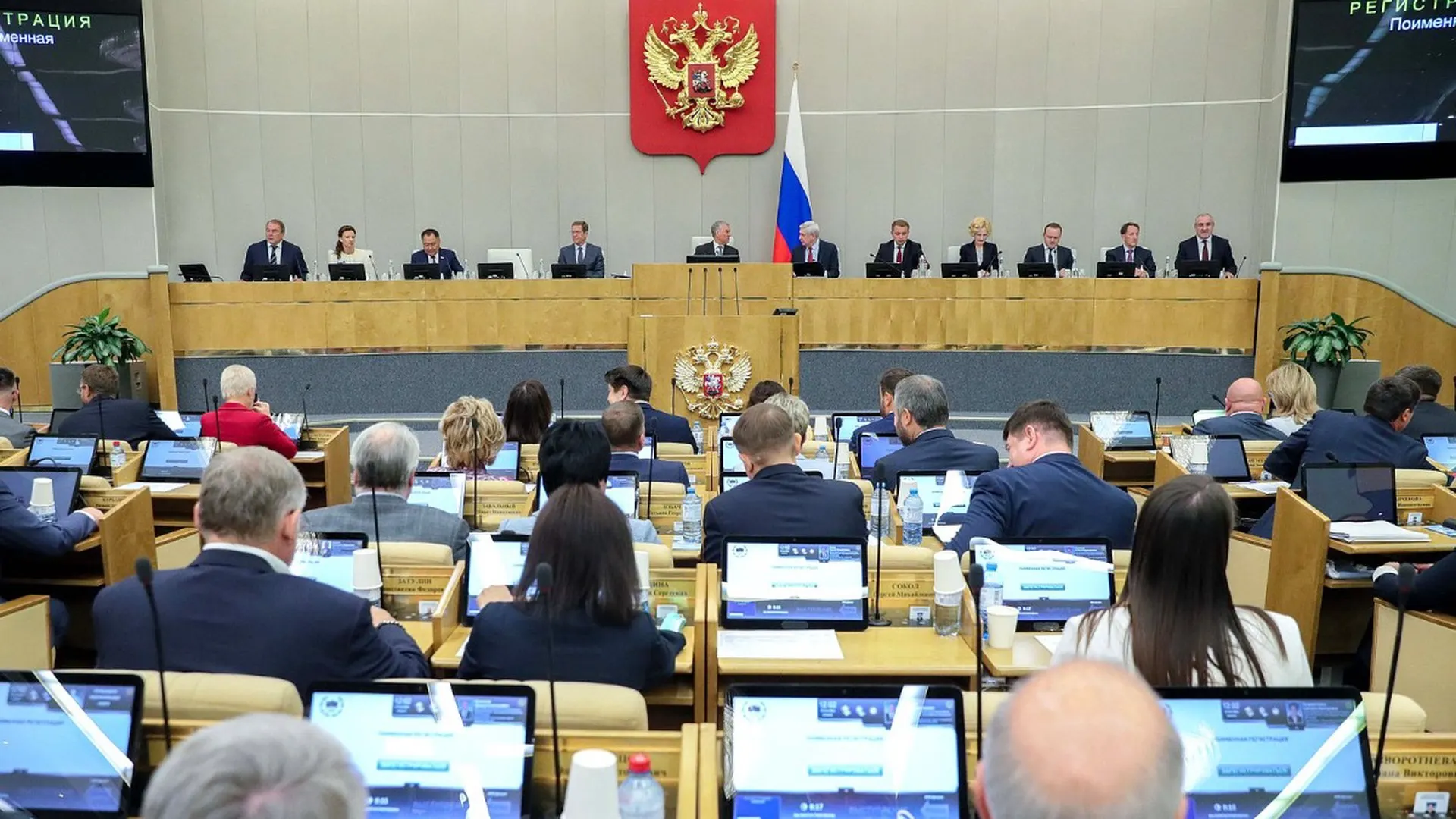 Совет Госдумы рекомендовал рассмотреть во втором чтении два законопроекта, вводящие ряд ограничений для граждан, находящихся за рубежом и уклоняющихся от исполнения наказания. Законы могут быть приняты в ускоренном порядке до окончания текущего созыва.